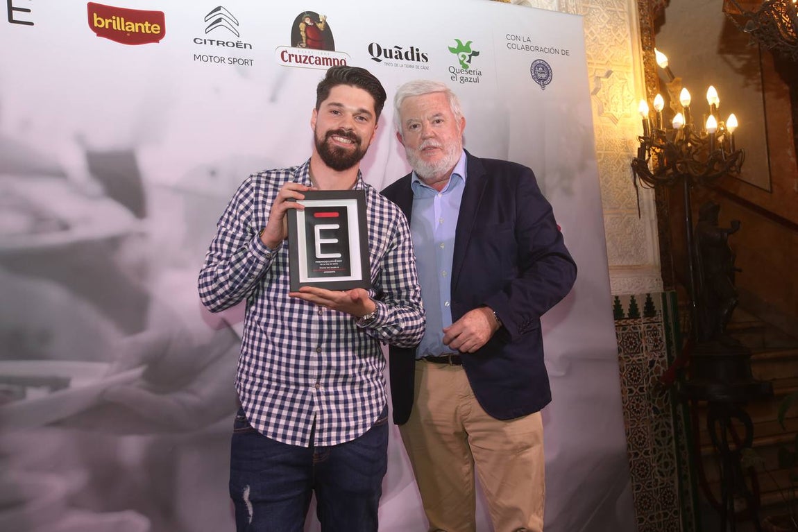 Los premiados recogen su galardón y agradecen el reconocimiento