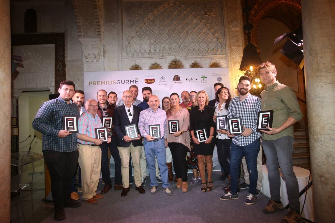 Los premiados recogen su galardón y agradecen el reconocimiento