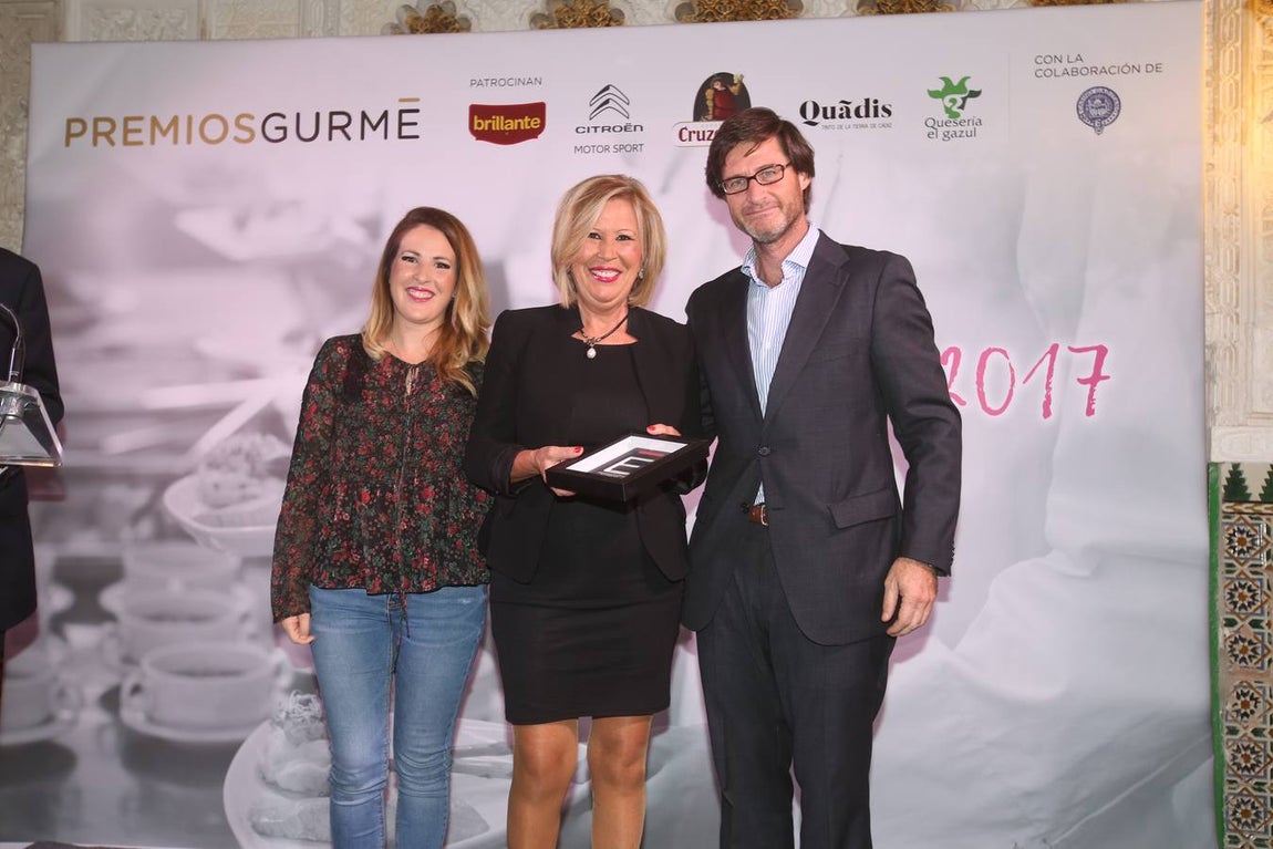 Los premiados recogen su galardón y agradecen el reconocimiento