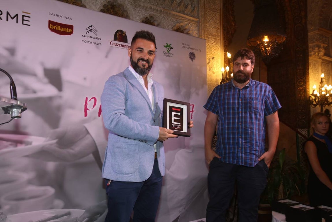 Los premiados recogen su galardón y agradecen el reconocimiento