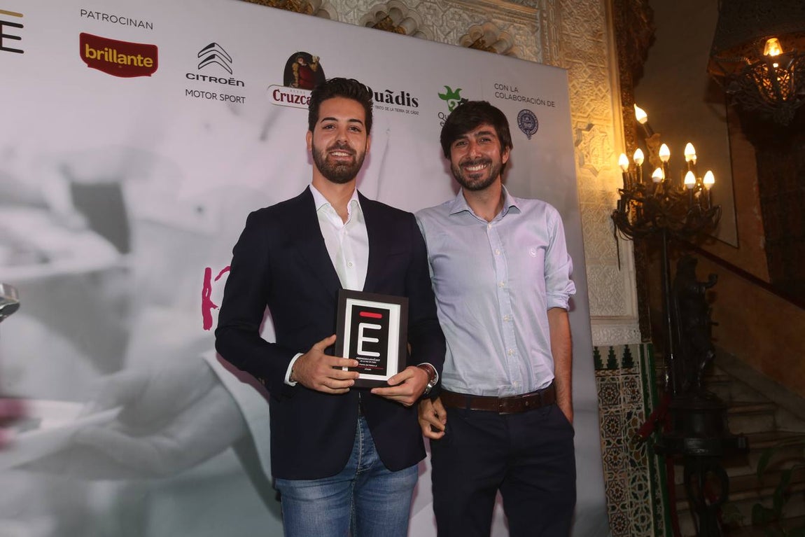 Los premiados recogen su galardón y agradecen el reconocimiento