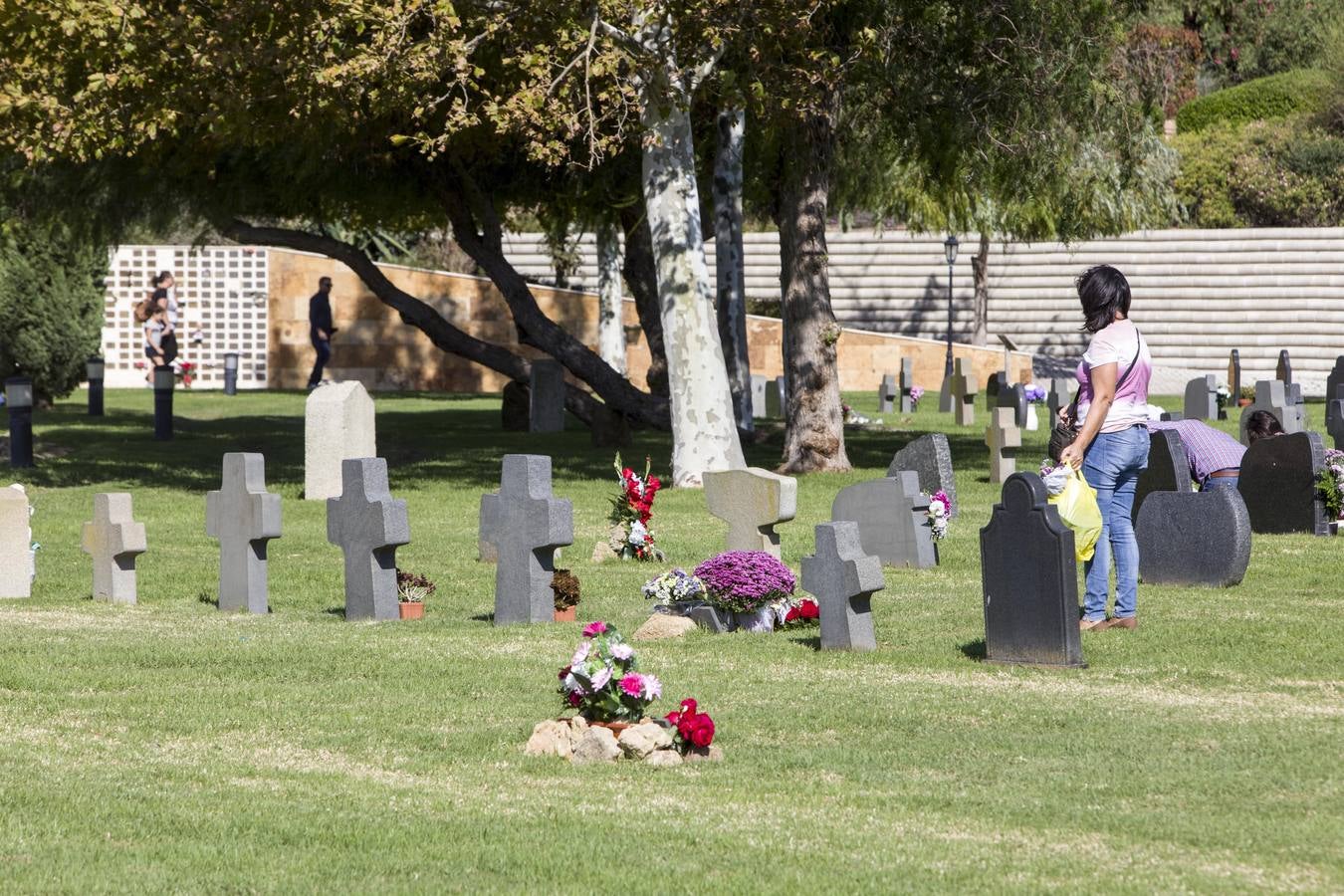 Multitudinaria visita al Cementerio Mancomunado de Chiclana