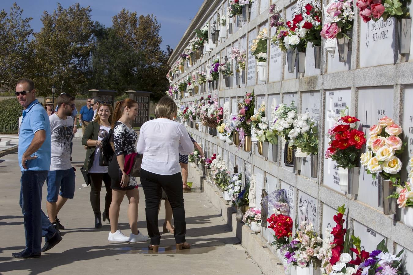 Multitudinaria visita al Cementerio Mancomunado de Chiclana