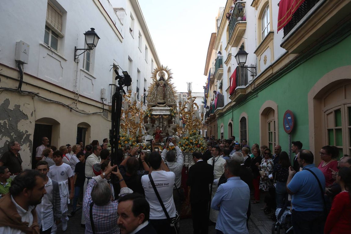 La procesión de la Virgen de La Palma de Cádiz, en imágenes
