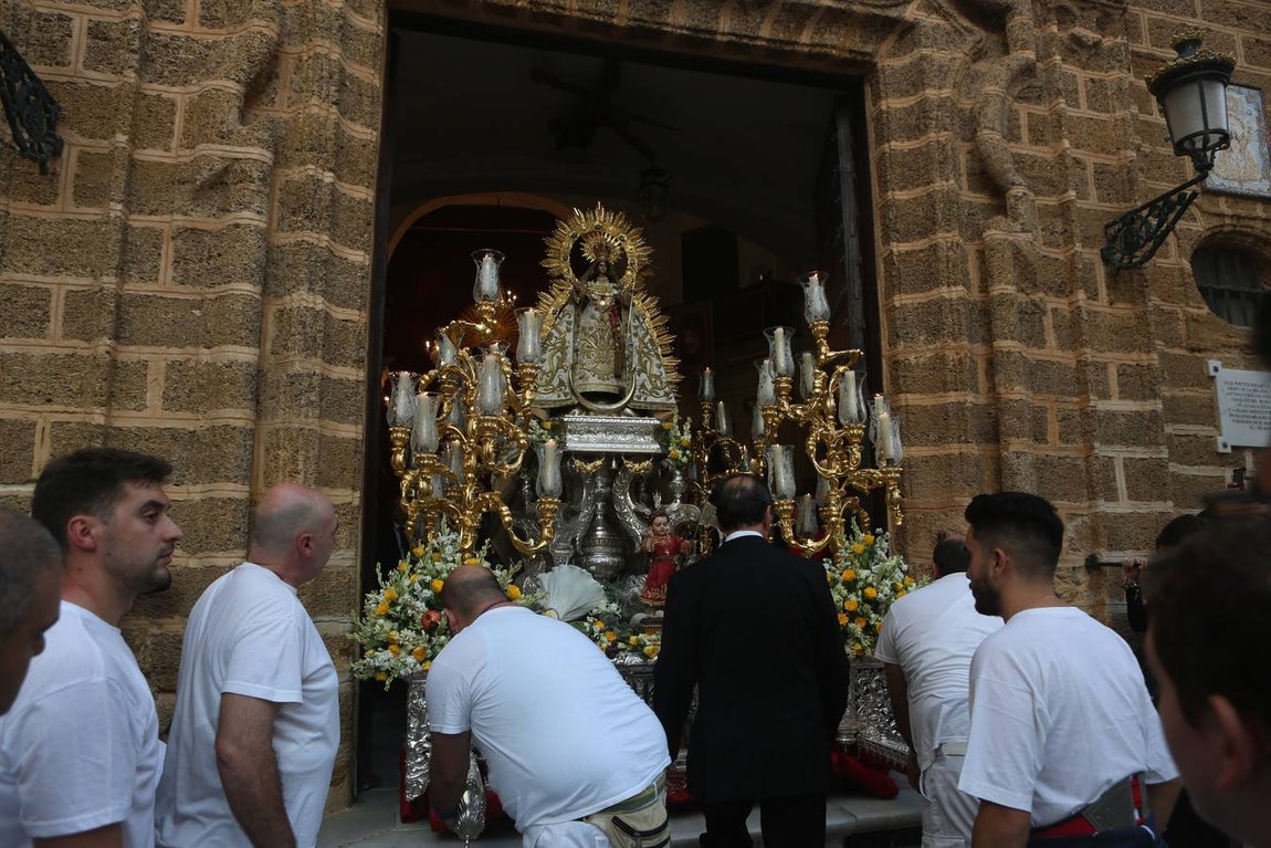 La procesión de la Virgen de La Palma de Cádiz, en imágenes
