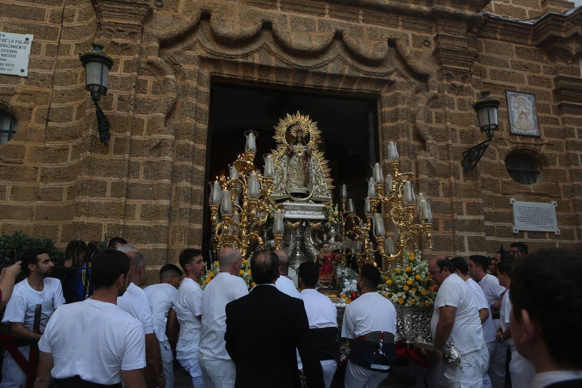 La procesión de la Virgen de La Palma de Cádiz, en imágenes