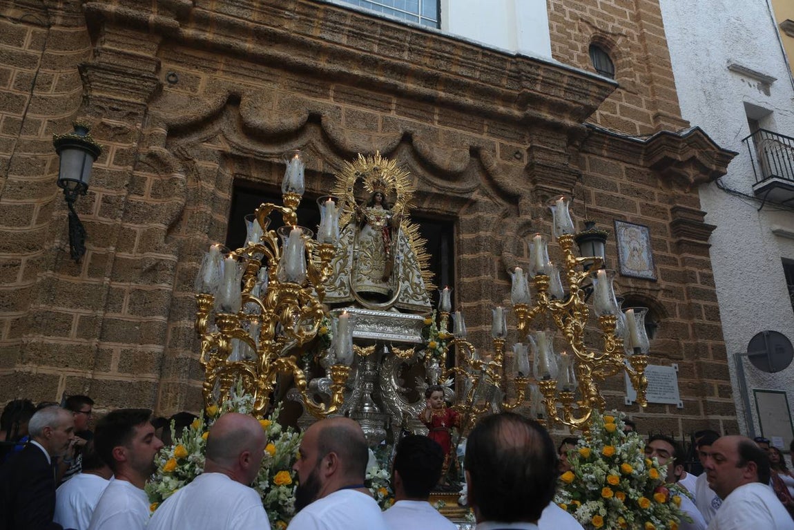 La procesión de la Virgen de La Palma de Cádiz, en imágenes
