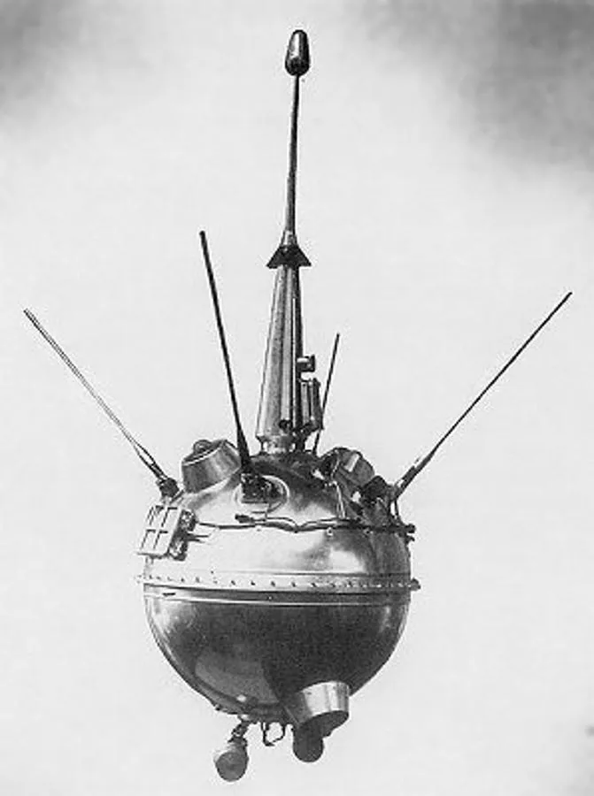 Sonda Luna-2. Fue la primera en impactar contra la Luna. Tomó medidas antes de hacerlo. 