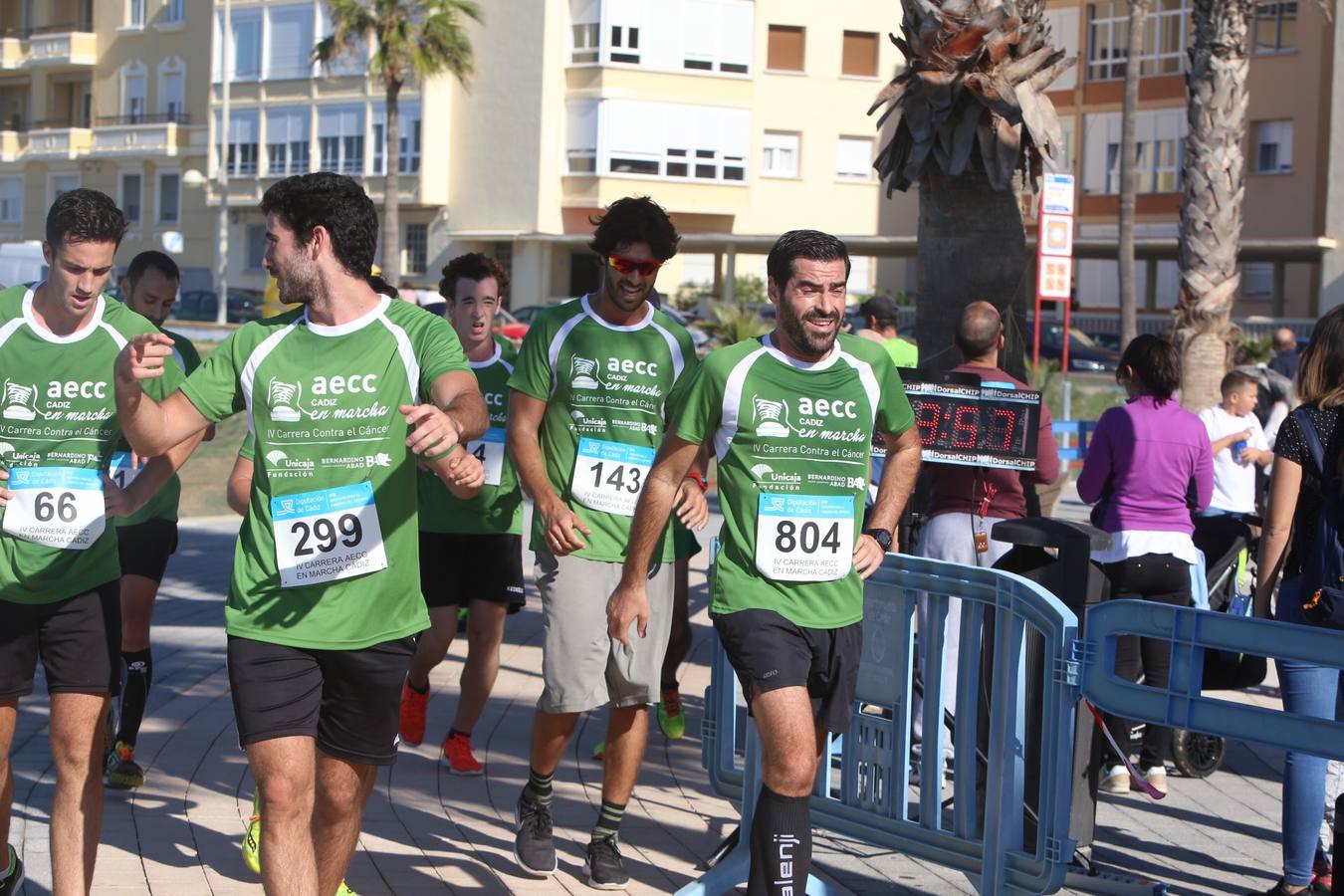 Búscate en la IV Carrera contra el cáncer de Cádiz (I)