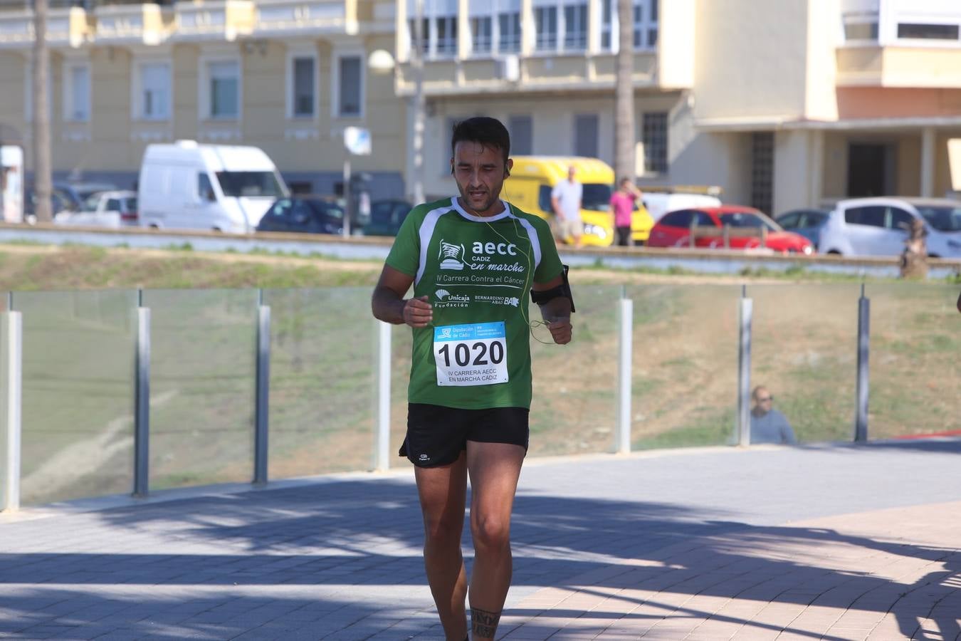 Búscate en la IV Carrera contra el cáncer de Cádiz (I)