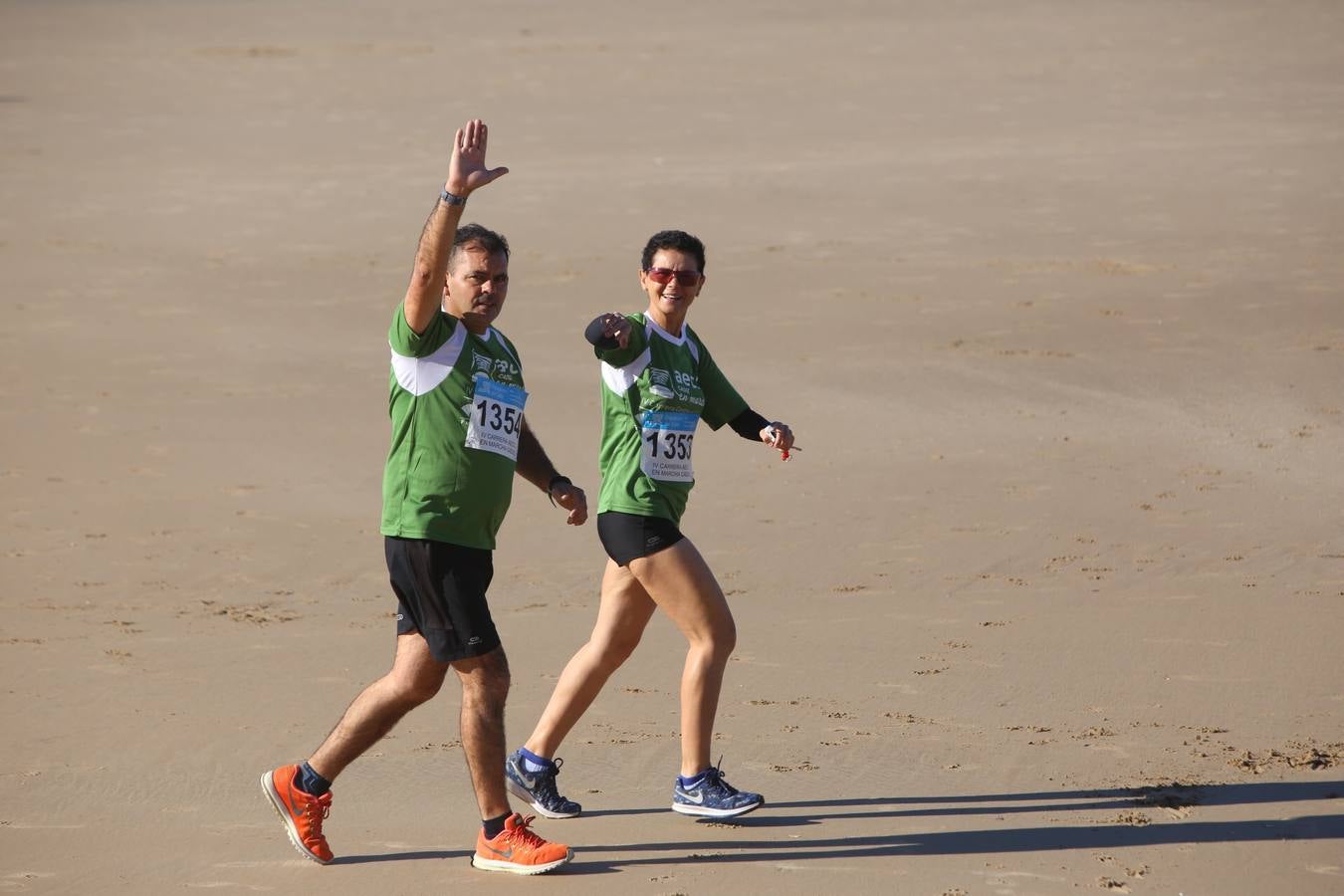 Búscate en la IV Carrera contra el cáncer de Cádiz (I)