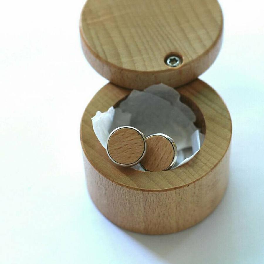 Gemelos. Tenía razón, gustaron mucho. Luego empezamos con las corbatas y los demás complementos, que también tienen mucho éxito