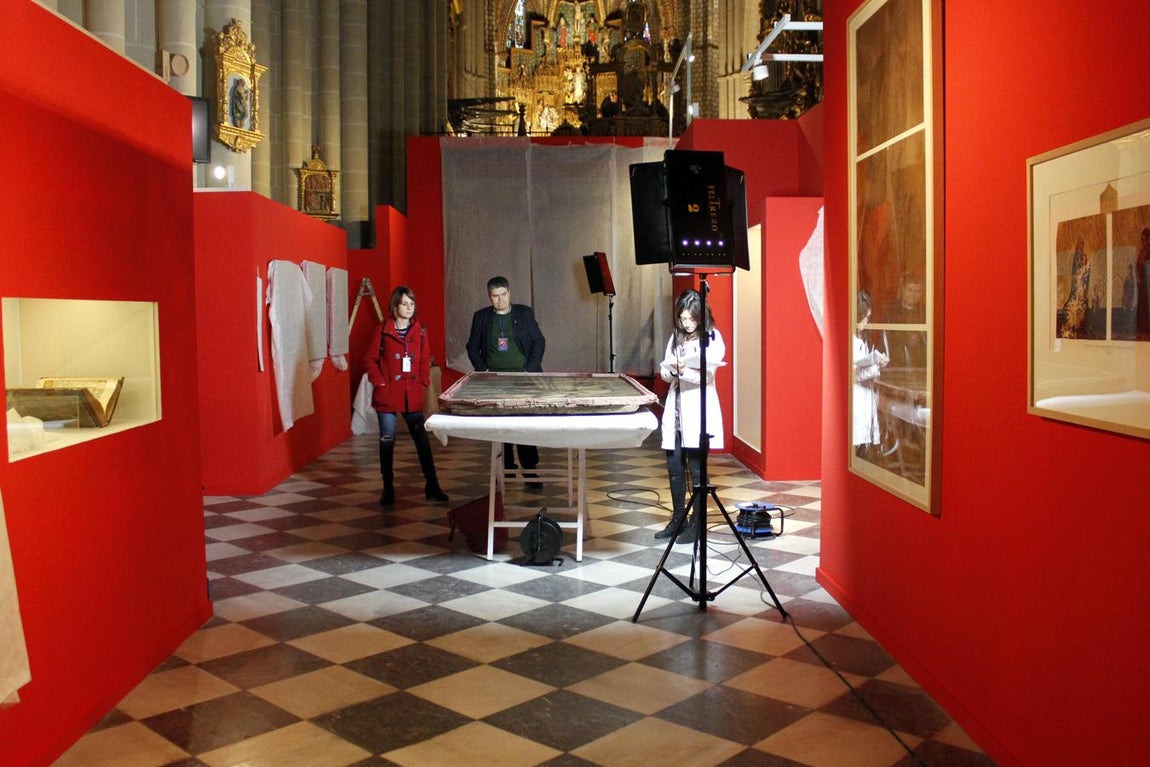 La exposición de Cisneros en la catedral de Toledo, en imágenes