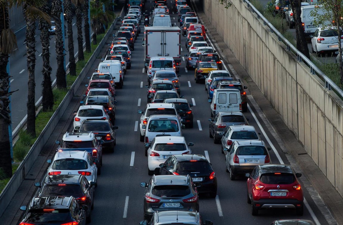 Vista de la retención provocada en la Ronda de Dalt. 