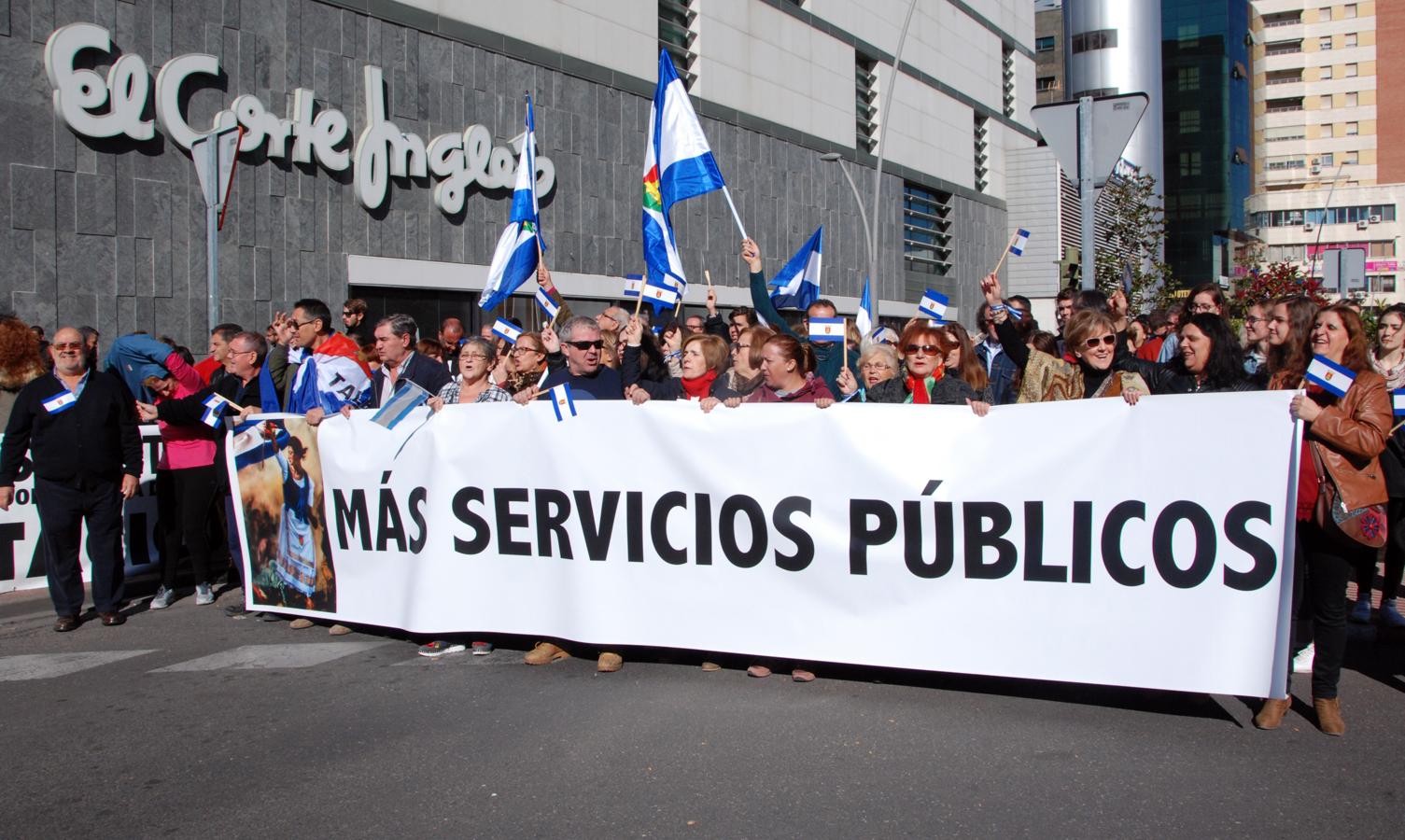 Multitudinaria manifestación en defensa de Talavera