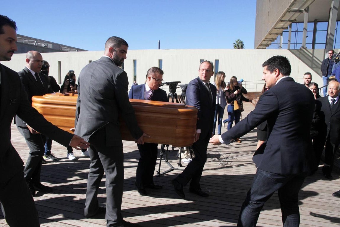 Rostros conocidos en la capilla ardiente del humorista