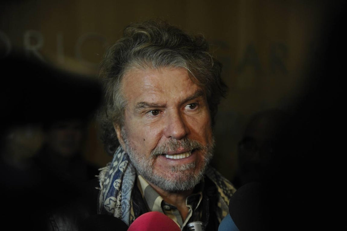 Rostros conocidos en la capilla ardiente del humorista