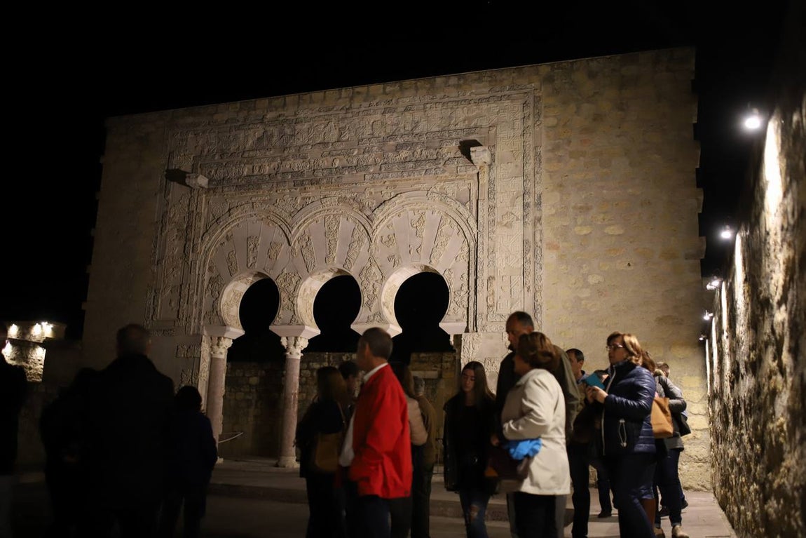 La primera visita nocturna a Medina Azahara, en imágenes