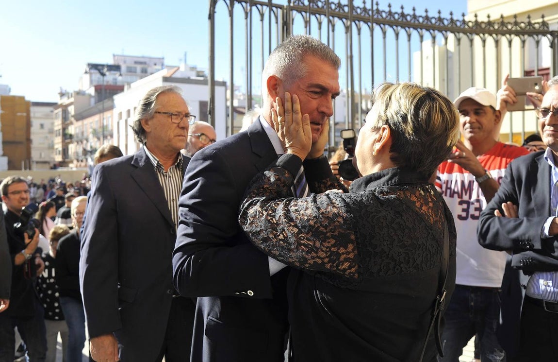 Paz Padilla, Bigote Arrocet y Manolo Sarria despiden a Chiquito de la Calzada