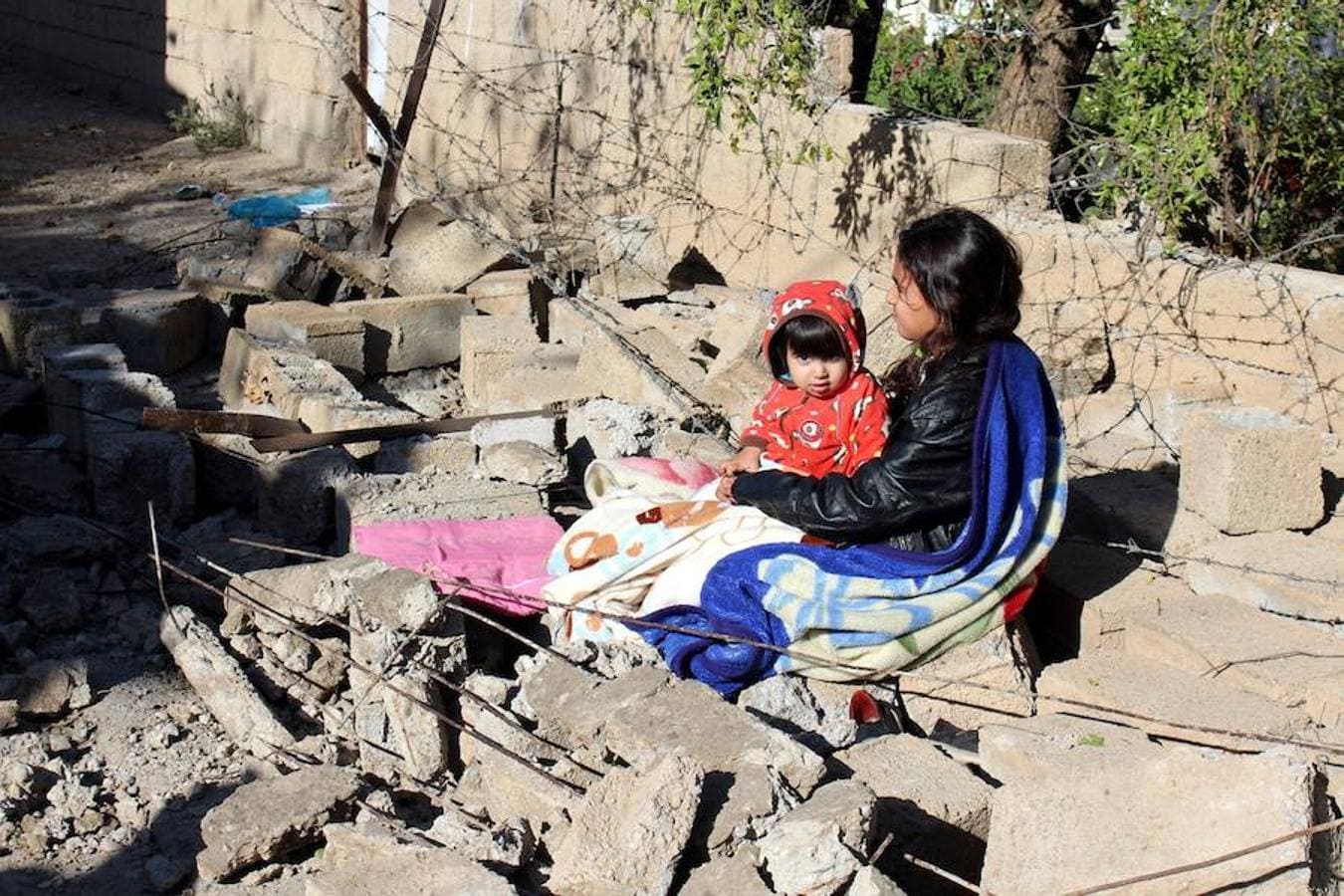 Un terremoto de 7,3 grados en la escala de Richter ha sacudido la zona de frontera entre Irán e Irak y ha causado más de 300 muertos y más de 5.000 heridos. 