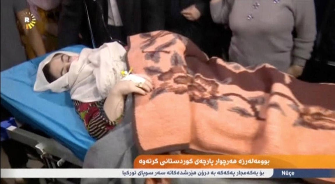 Un terremoto de 7,3 grados en la escala de Richter ha sacudido la zona de frontera entre Irán e Irak y ha causado más de 300 muertos y más de 5.000 heridos. 