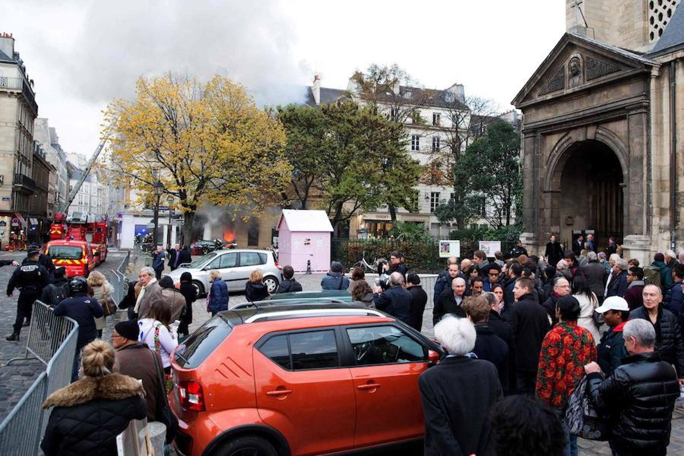 Un incendio ha devastado la librería «La hune», una de las más conocidas de París. Karim Daher (AFP)