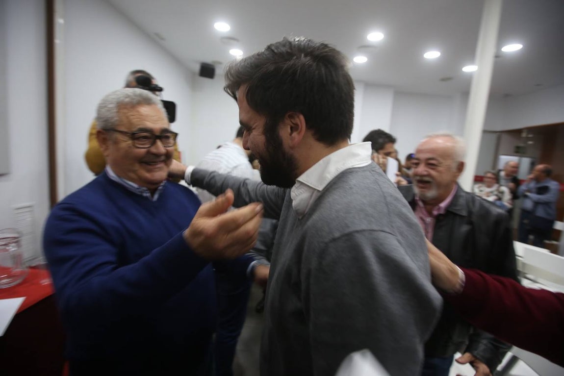 Fran González reelegido líder de los socialistas gaditanos frente a Blanca Flores