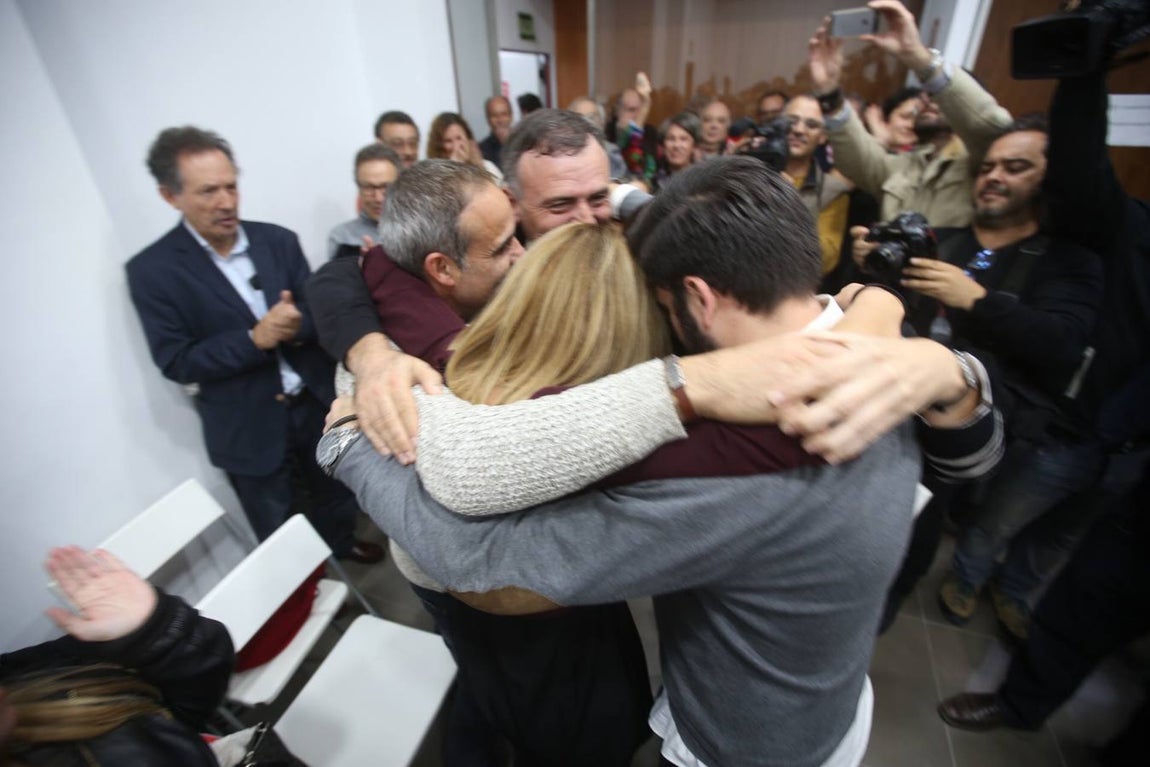 Fran González reelegido líder de los socialistas gaditanos frente a Blanca Flores