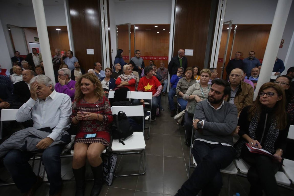 Fran González reelegido líder de los socialistas gaditanos frente a Blanca Flores