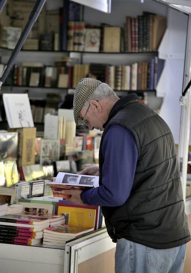 La Feria del Libro Antiguo de Sevilla, en imágenes