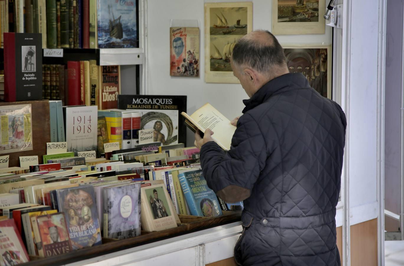 La Feria del Libro Antiguo de Sevilla, en imágenes