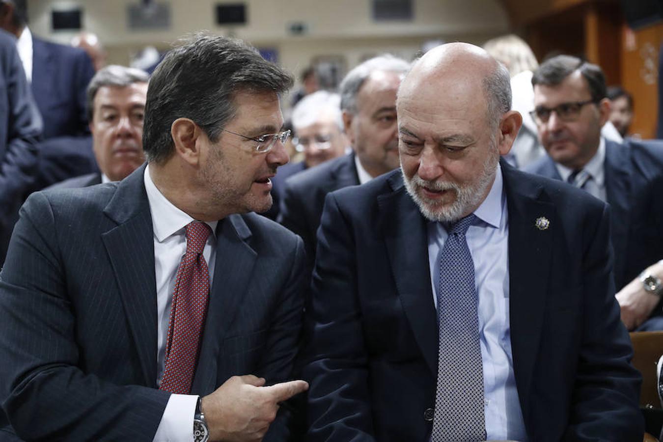 Imagen del pasado febrero, junto al ministro de Justicia, Rafael Catalá, en los premios Puñetas, que concede la asociación de informadores jurídicos. 