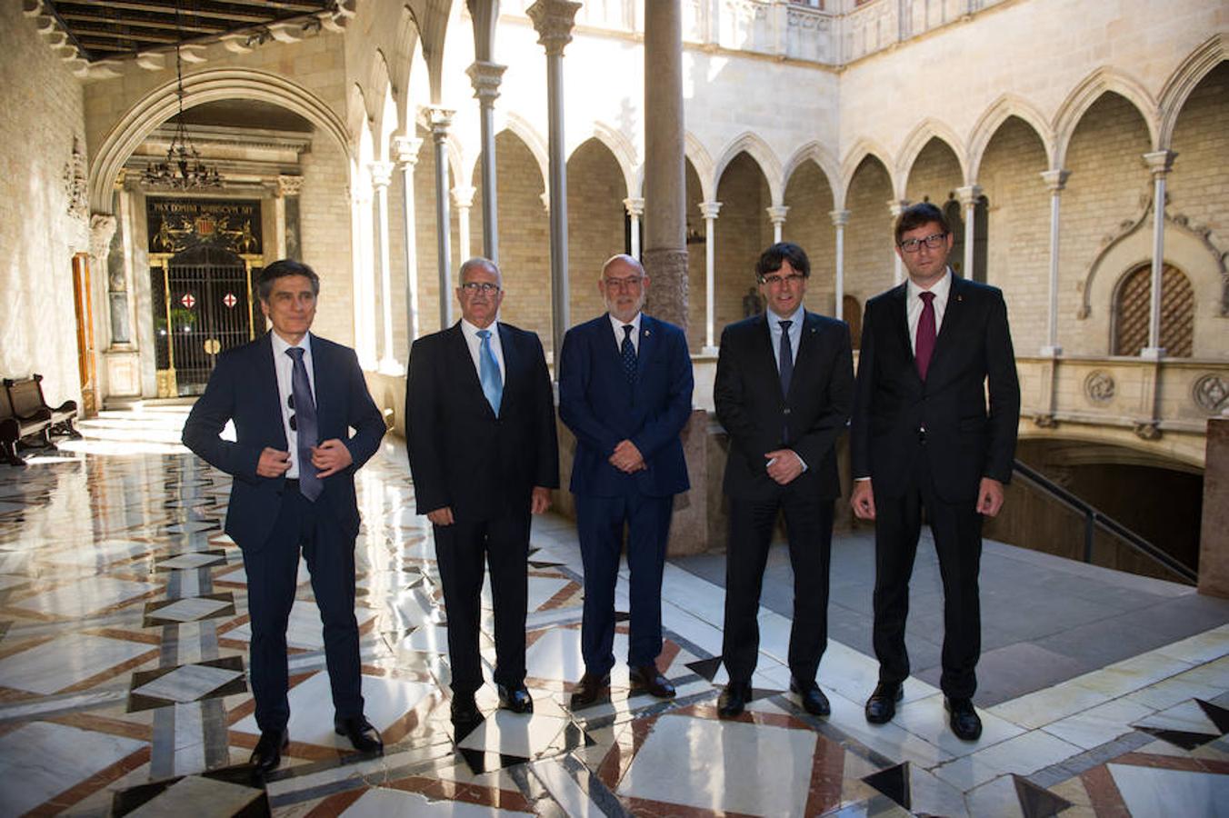 El pasado mayo, en Cataluña, con el fiscal superior de Cataluña, José María Romero de Tejada y el expresidente de la Generalitat, Carles Puigdemont en el Palau de la Generalitat.. 