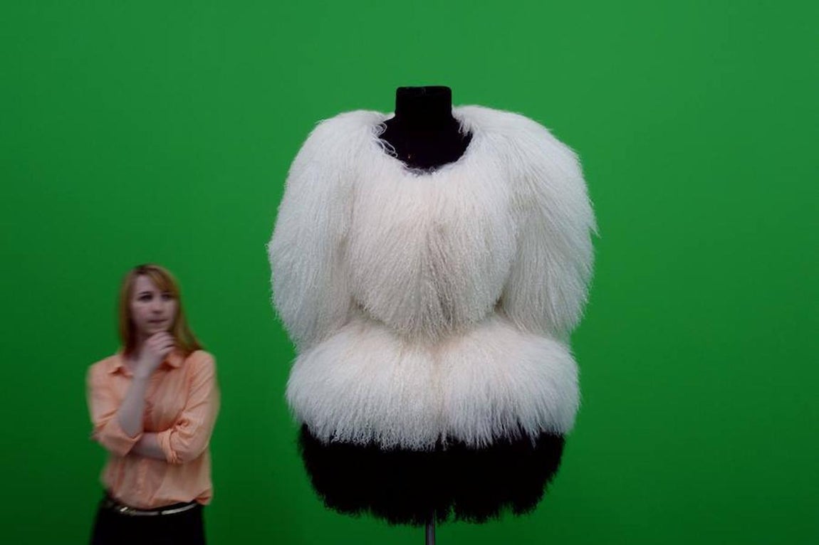 Imagen de uno de los diseños de Azzedine Alaïa, en una exposición en el Museo NRW Forum de Dusseldorf, en junio de 2013. 