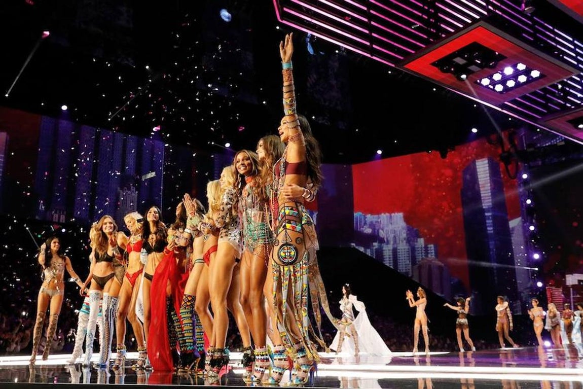 «Hemos emitido visados para ciudadanos que cumplen con nuestros requisitos, pero al igual que otros países soberanos, China tiene derecho a tomar decisiones sobre la expedición de visas o no», apuntaba hoy en una rueda de prensa un portavoz del Ministerio de Asuntos Exteriores, Lu Kang. 