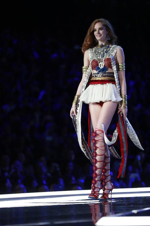 Esta ha sido la primera vez que el desfile tiene lugar en Asia y este año se ha batido el récord de modelos chinas, siete, entre ellas la Liu Wen, la top mejor pagada del país. 