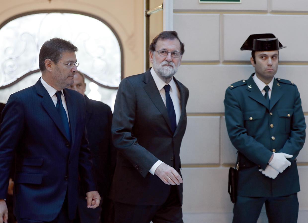 El presidente del Gobierno, Mariano Rajoy, también ha acudido a la capilla ardiente. 