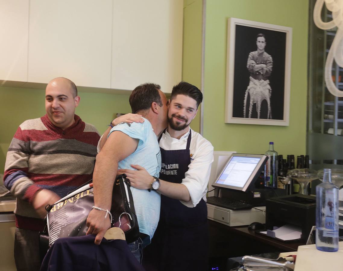 Ángel León celebra con su equipo la segunda estrella Michelin para su restaurante Aponiente de El Puerto