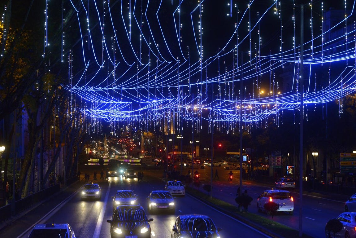 Como novedad este año se iluminarán con nuevos diseños la calle Alcalá, desde Cibeles a Puerta de Alcalá, evocando el cielo de Madrid cubierto de estrellas. 