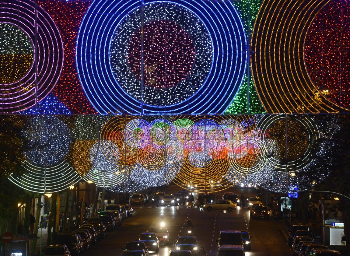 Los días en que más se prolongará el encendido serán Nochebuena y el 5 de enero, hasta las 3.00 horas, y Nochevieja, hasta las 6.00 horas. 