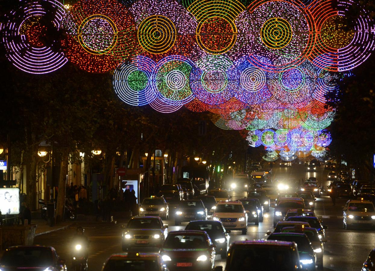 En total, las luces navideñas permanecerán encendidas 256 horas. 