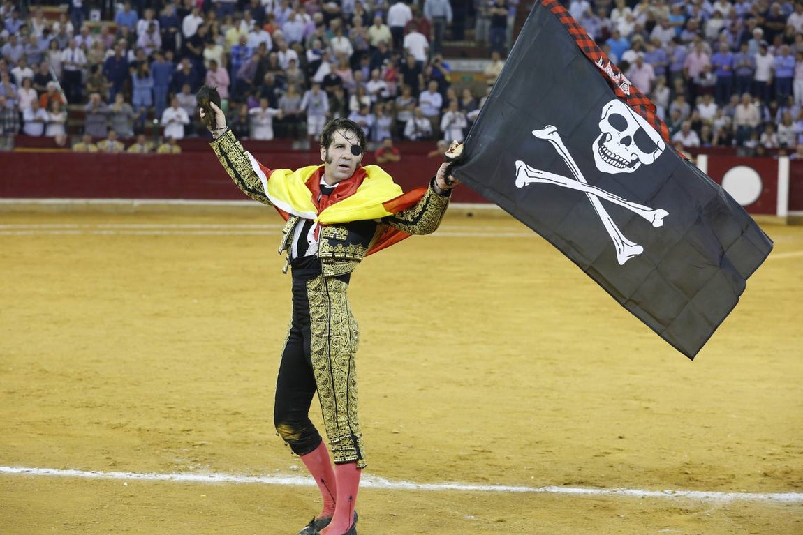 Los triunfos y las cornadas de Padilla, en imágenes