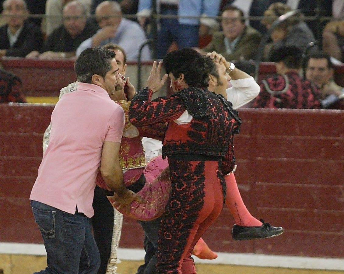 Los triunfos y las cornadas de Padilla, en imágenes