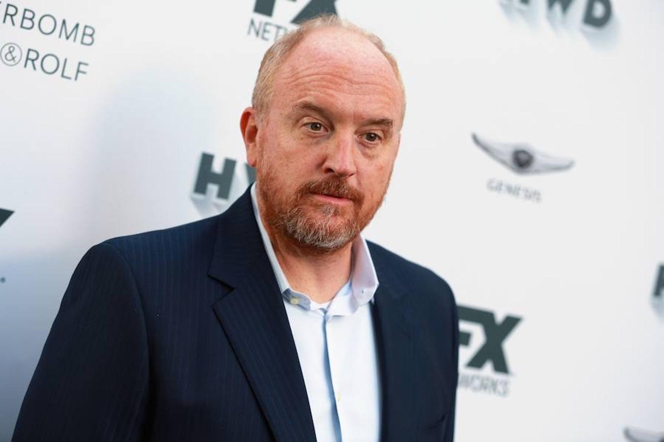 Louis C.K.. De estrella de la tele de EE.UU. a cómico en paro. Ha reconocido su «conducta sexual inapropiada» con 8 mujeres. 