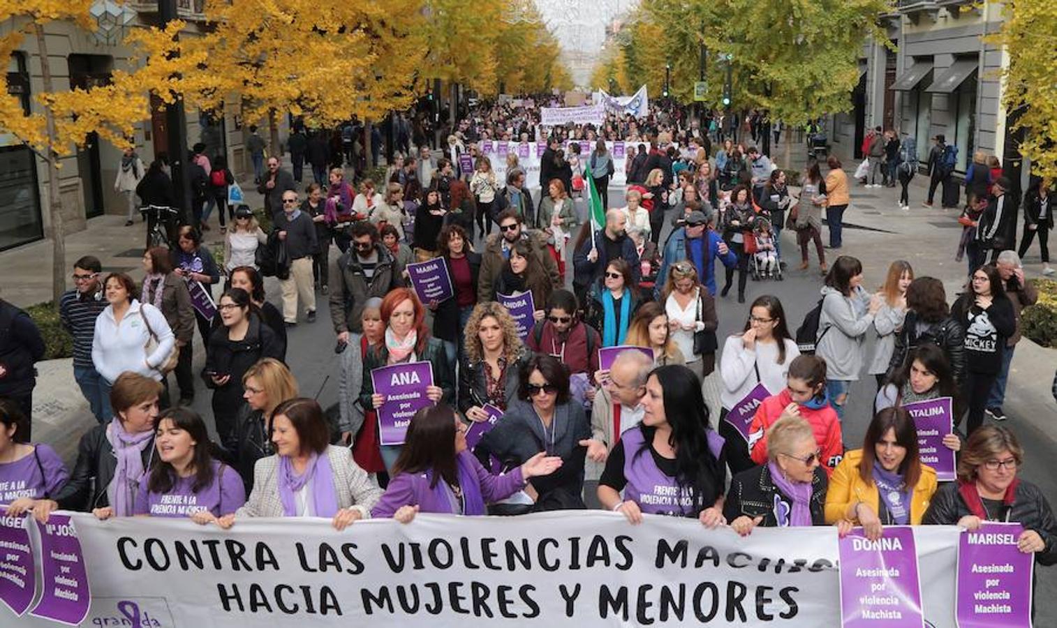 La manifestación contra la violencia de género toma las calles. Granada. 