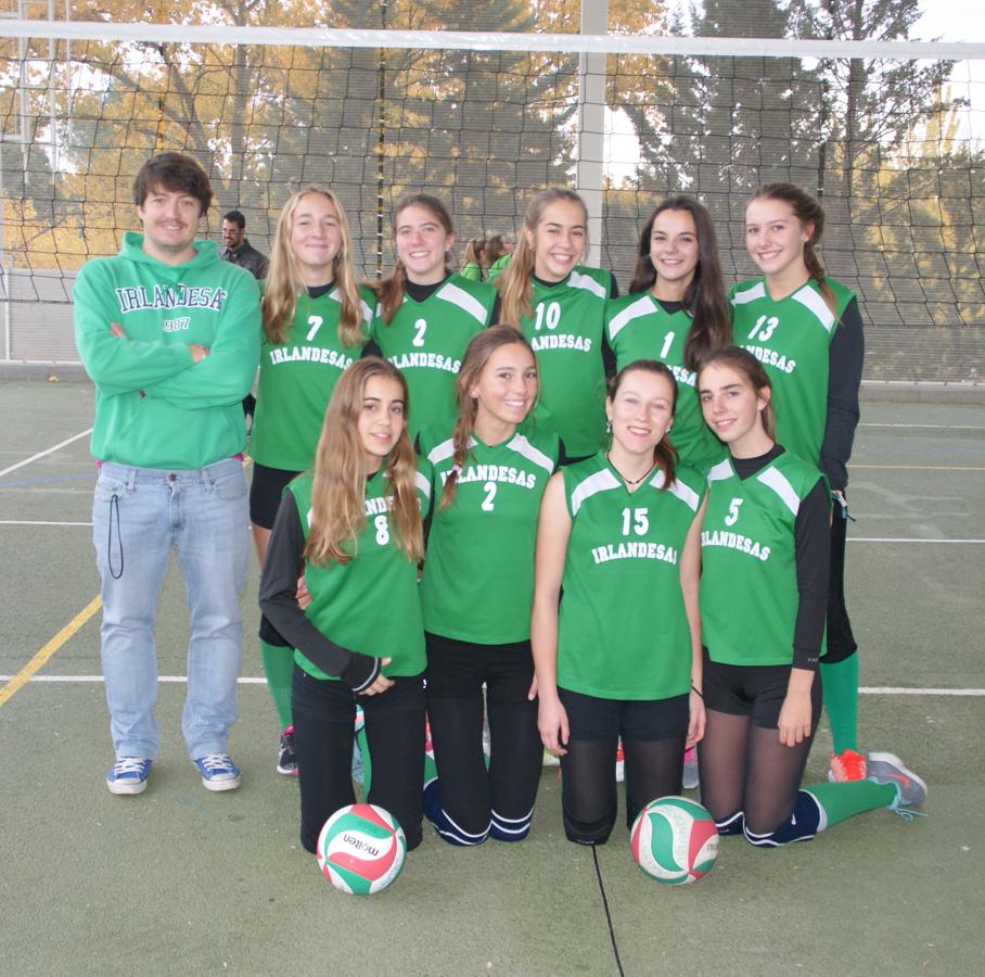 Las mejores imágenes del partido de voleibol juvenil femenino entre BVM Irlandesas y Valdefuentes