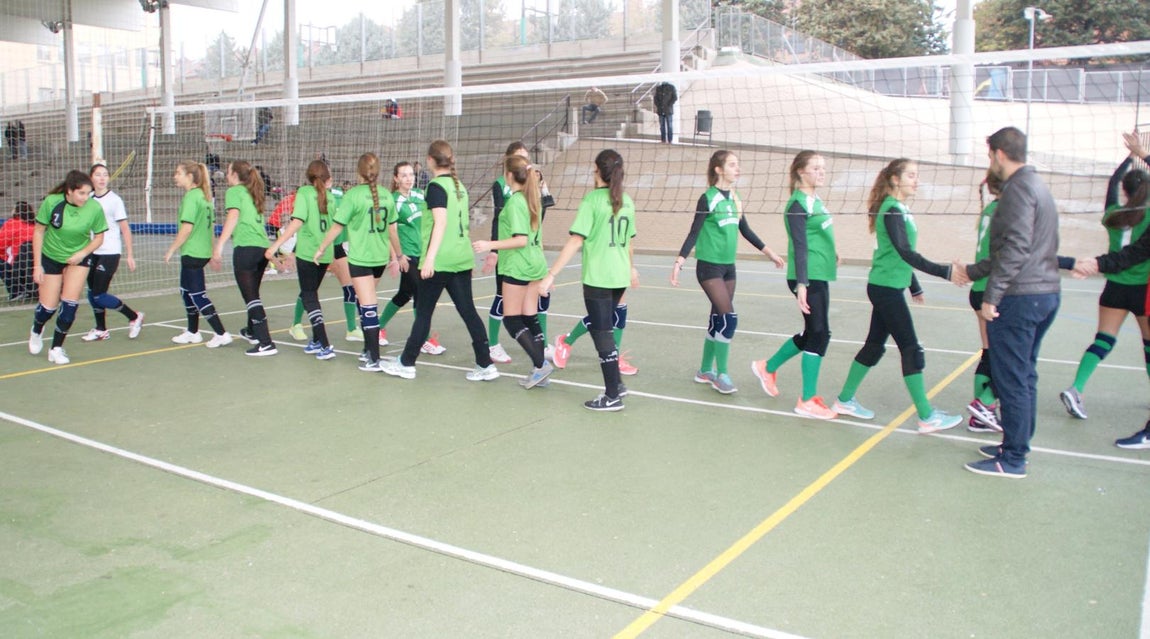 Las mejores imágenes del partido de voleibol juvenil femenino entre BVM Irlandesas y Valdefuentes