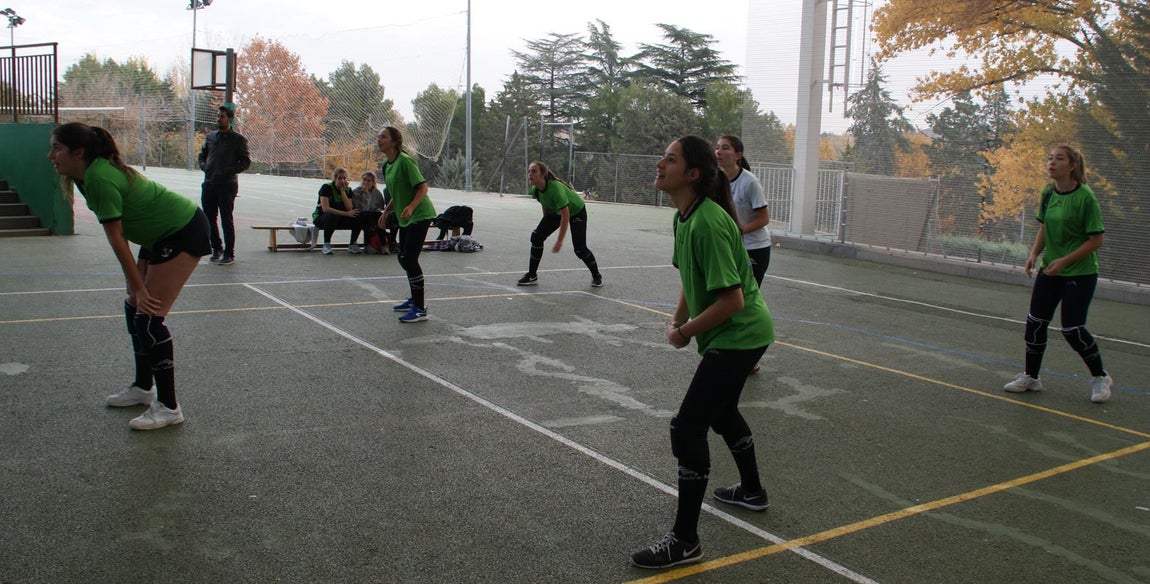 Las mejores imágenes del partido de voleibol juvenil femenino entre BVM Irlandesas y Valdefuentes