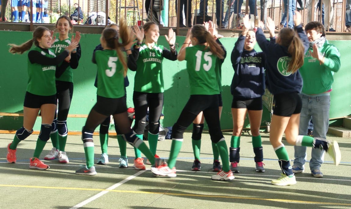 Las mejores imágenes del partido de voleibol juvenil femenino entre BVM Irlandesas y Valdefuentes