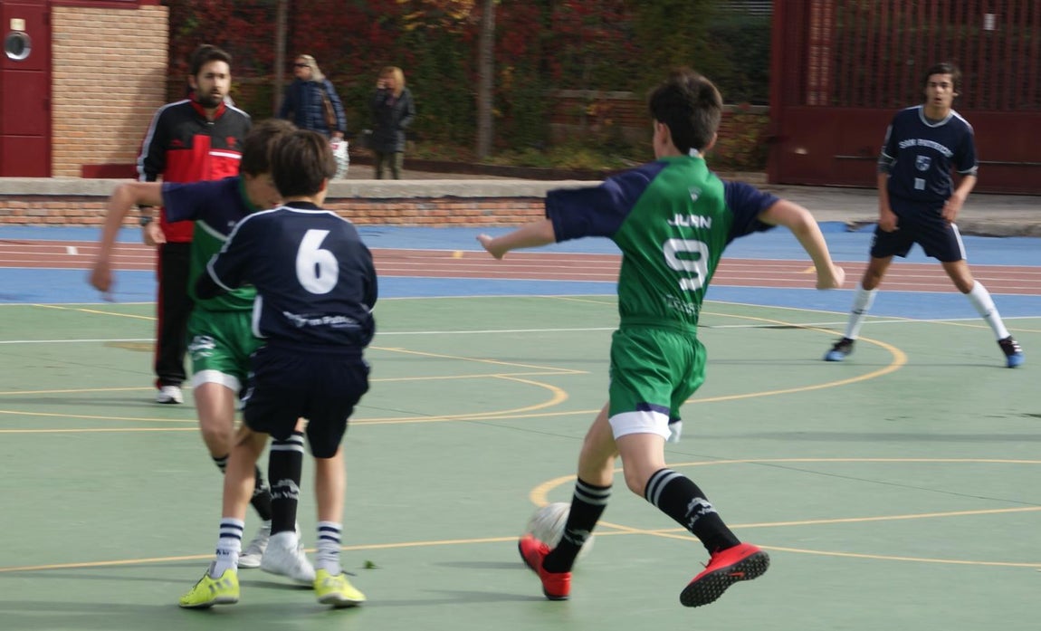 Las mejores imágenes del partido de fútbol sala cadete masculino entre San Patricio Soto Azul y Maristas Chamberí